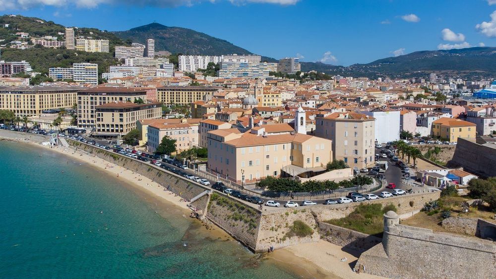 Ajaccio avec des enfants en 2026 : le guide complet pour un séjour réussi en famille