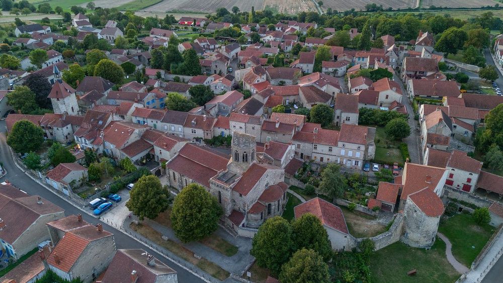 Les 7 plus beaux villages autour de Clermont-Ferrand (2026)