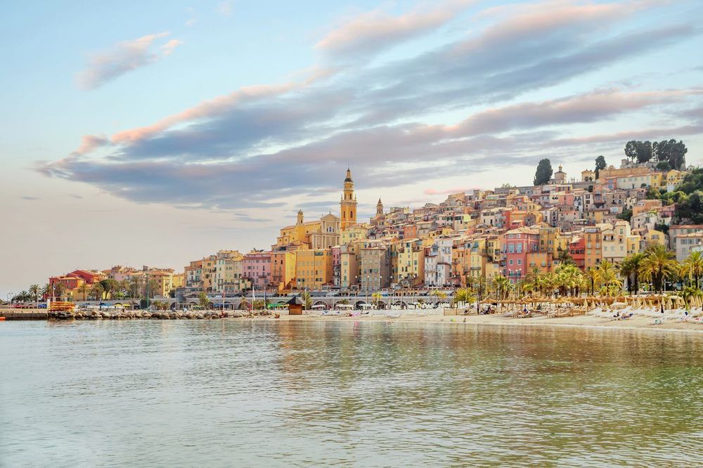 Les 8 plages de Menton : le guide complet pour choisir la vôtre en 2026