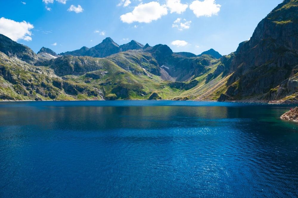 Les plus beaux lacs des Pyrénées : 20 merveilles à découvrir en 2026