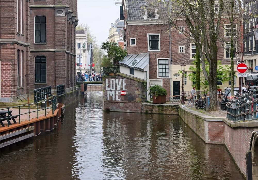 De Wallen, le quartier rouge d'Amsterdam : guide complet 2026