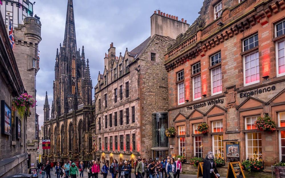 What are the best activities to do in Edinburgh?