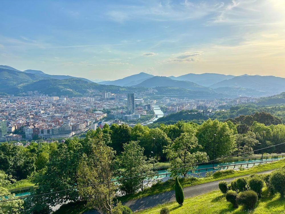 Visiter Bilbao sans voiture en 2026 : le guide complet à pied et en transports
