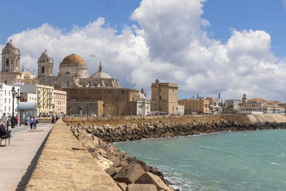 Visiter Cadix en 3 jours : itinéraire complet entre vieille ville, plages et excursions (2026)