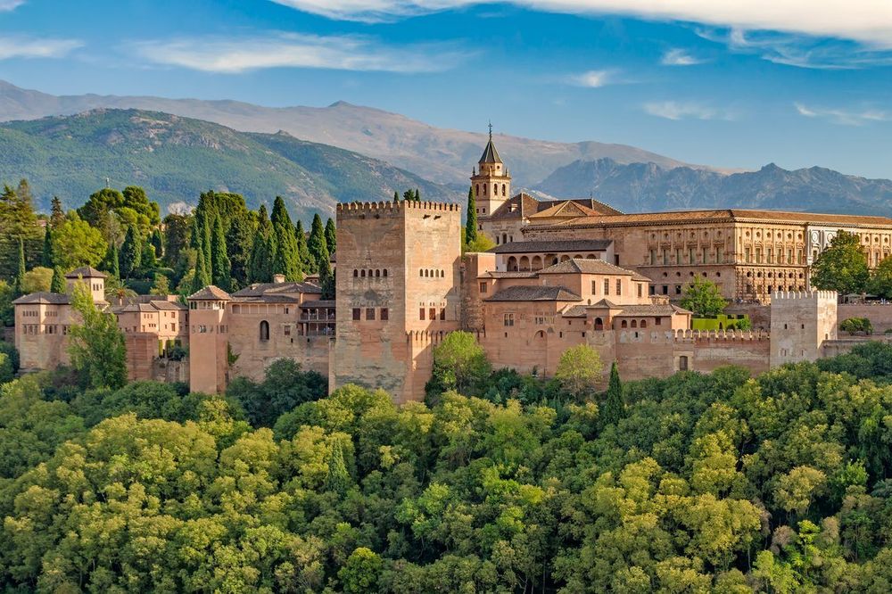 Visiter Grenade en 2 jours : itinéraire complet entre Alhambra et Albaicín (2026)