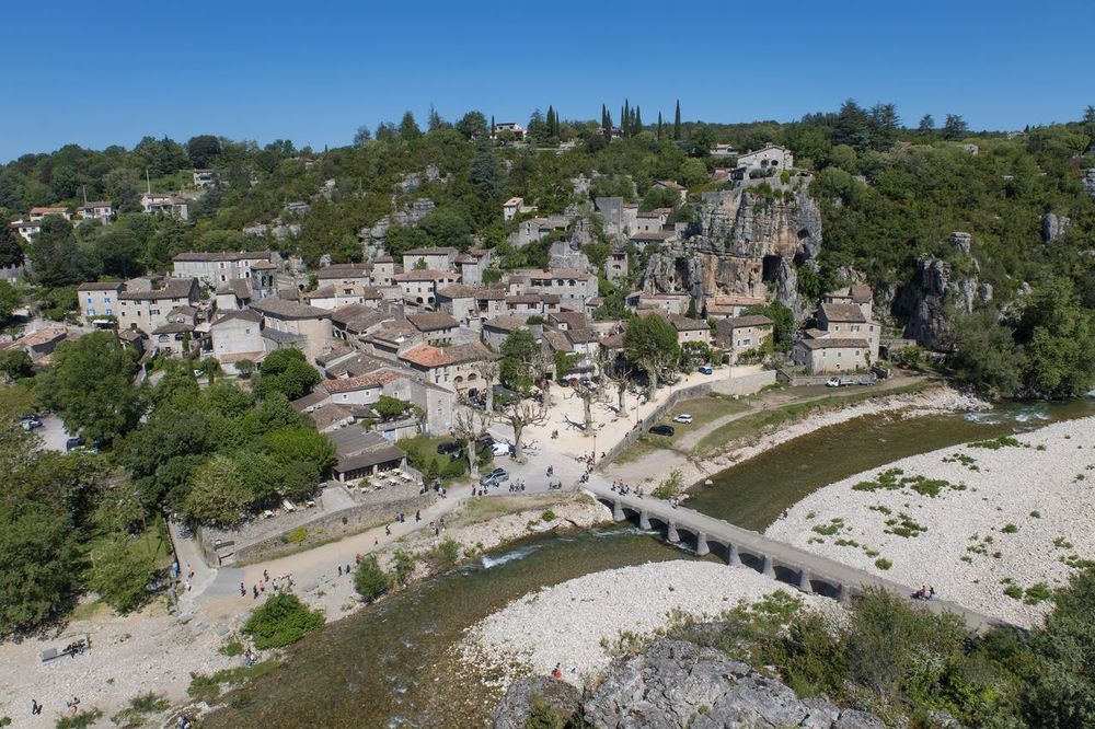 Visiter Labeaume : guide complet du village ardéchois en 2026
