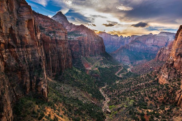 Arrêt sur la route vers Zion : Canyon Overlook Trail