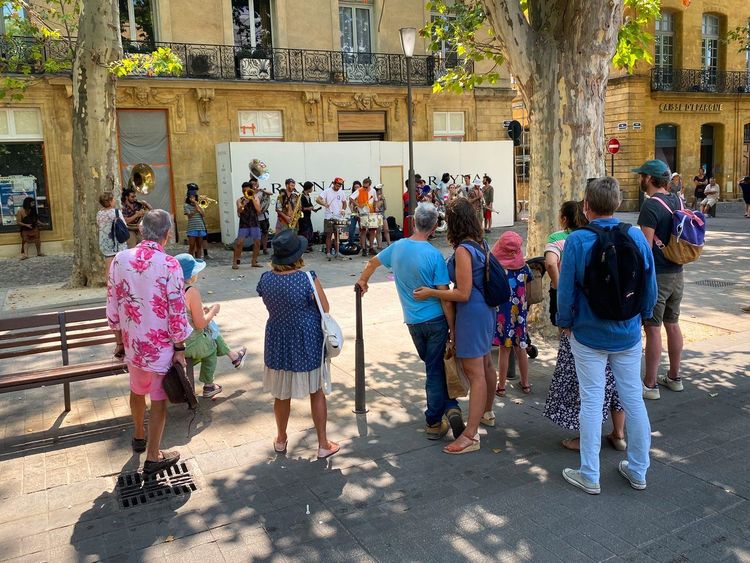Cours Mirabeau festival
