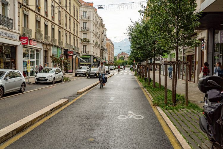 piste cyclable bord Isère