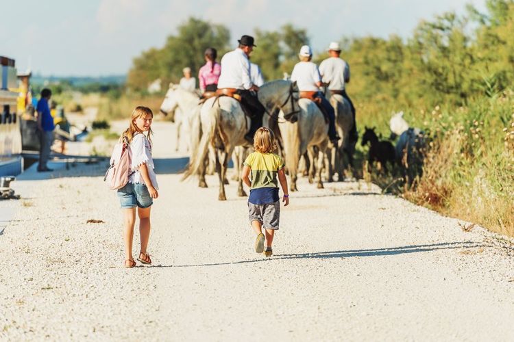 enfants-balade-cheval-camargue