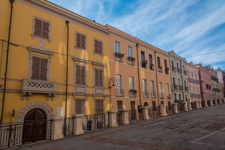 Château del Castello Cagliari
Wait, let me re-read the rules. I should not add city/region names.
Quartier Castello Cagliari
Let me follow the rules strictly.
Castello Cagliari