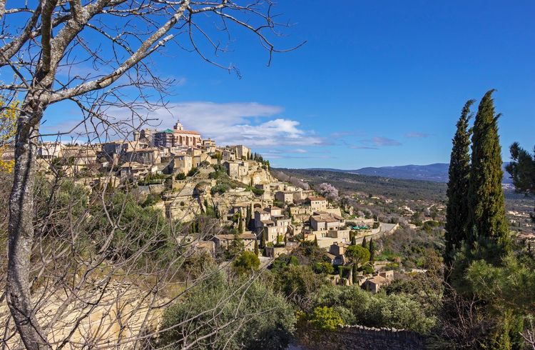 Gordes village parking
