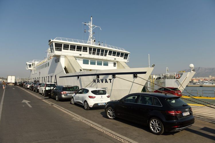 ferry Split Hvar