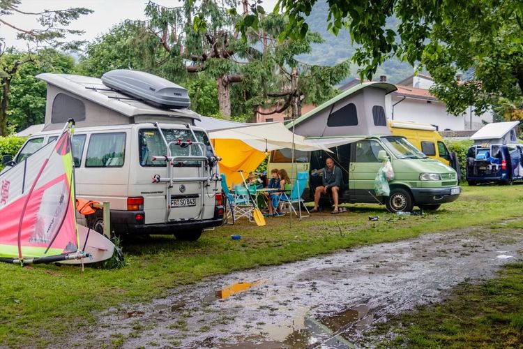 Aires camping-car lacs italiens