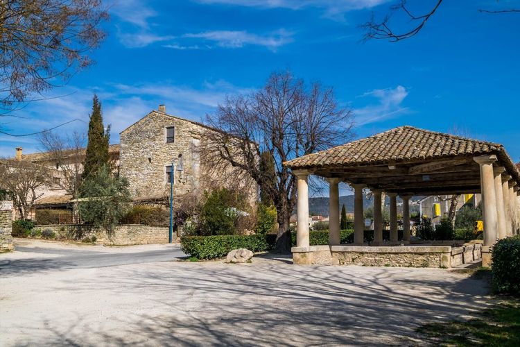 Goudargues village