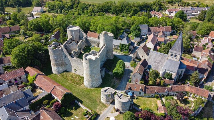 Château de Yèvre-le-Châtel