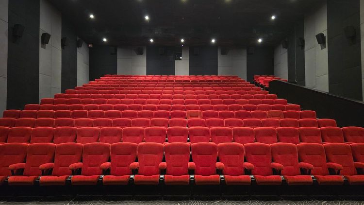 cinéma multiplexe salle obscure