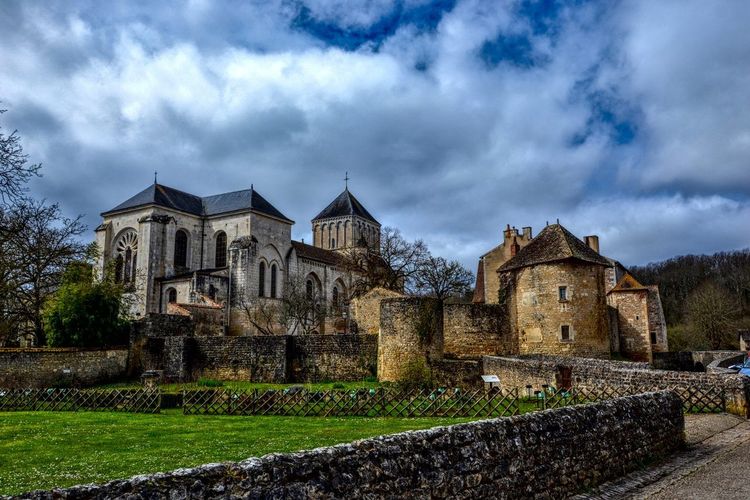 Abbaye Saint-Junien Nouaillé-Maupertuis