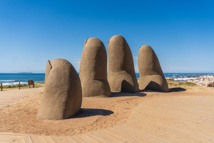 Sculpture doigts Punta del Este