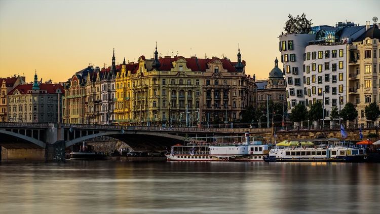Náplavka riverbank