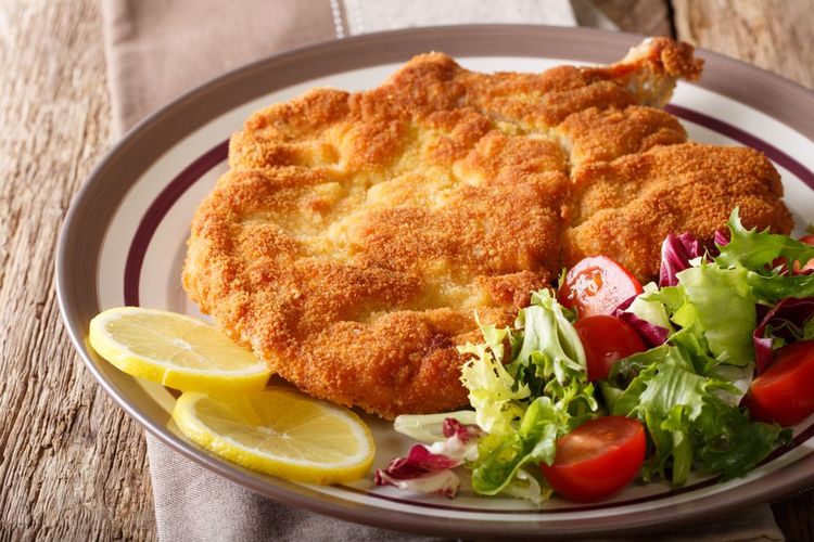 Traditional,English,Food,Such,As,Fish,And,Chips,With,Mushy
