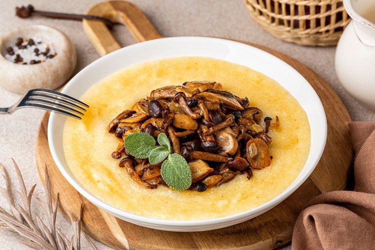 Italian,Polenta,With,Mix,Of,Mushrooms,,Champignon,,Porcini,,Pioppini,,Fried