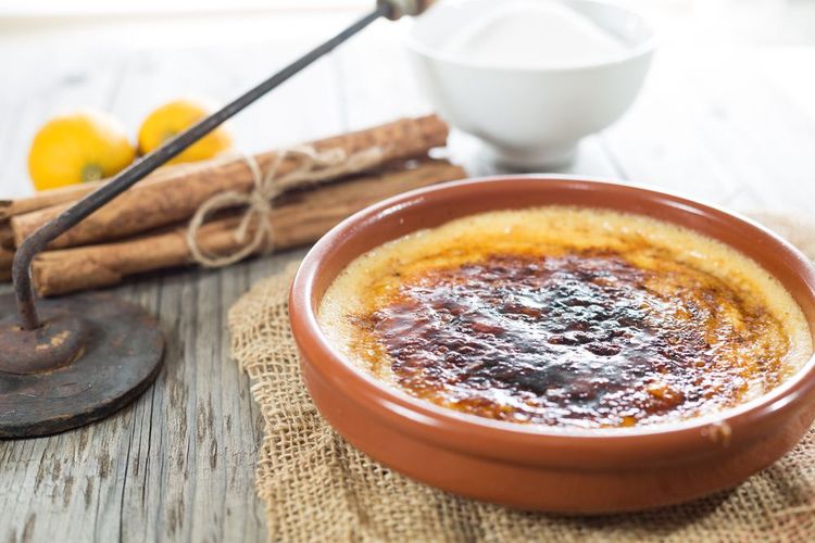 Creme,Brulee,Is,Typical,Dessert,For,The,Land,Of,Catalonia
