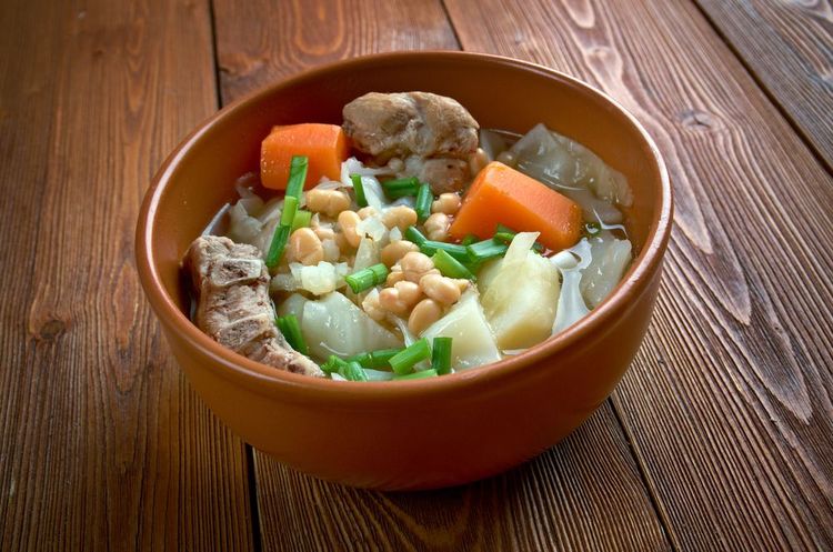 Ollada, ,Traditional,Dish,In,Valencian spanish,Soup,With,Pork,Ribs