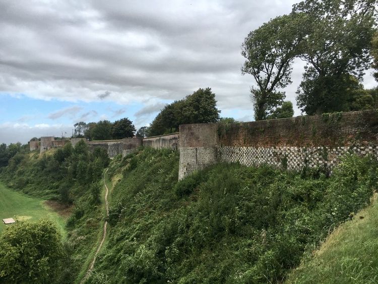 murailles-monteuil-sur-mer