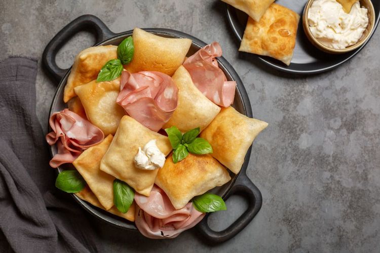 Top,View,Of,Italian,Appetizer ,Fried,Bread,Crescentine,Or,Gnocco