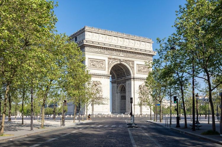 Arc de Triomphe — Paris, à deux minutes de la clinique