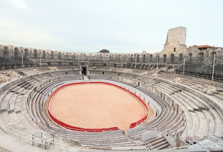 arènes d'Arles poussette