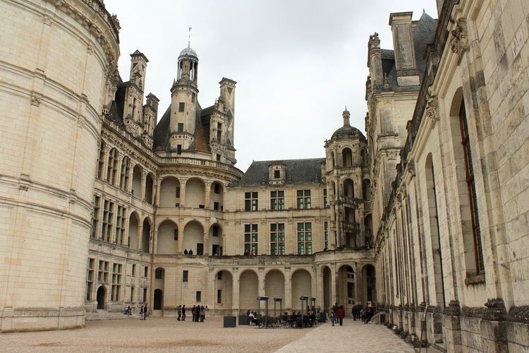 cour-interieur-chateau-chambord