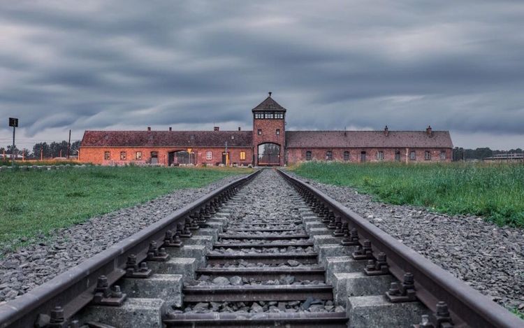 entree-dAuschwitz-rail-de-train