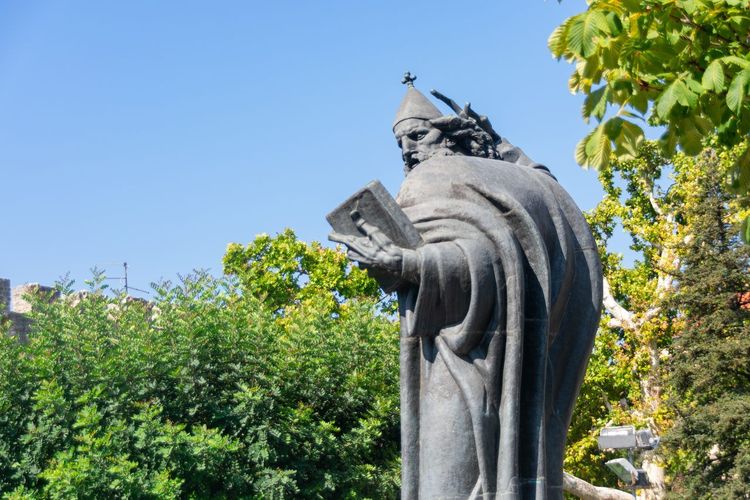 Statue de Grégoire de Nin