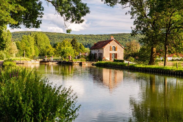 Watergate,Im,Canaö,De,Bourgogne,In,Burgundy,In,France