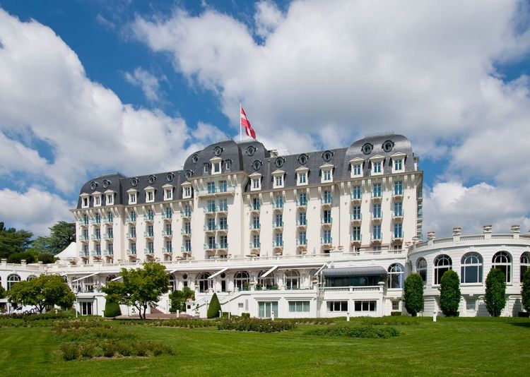 Beautiful,Palace,On,The,Annecy,Lake,Shores, ,France.