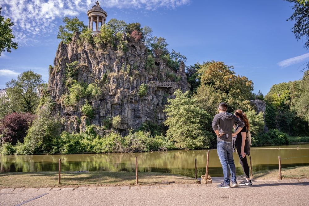 Paris,,France, ,Circa,June,2022:,A,Young,Couple,Enjoys