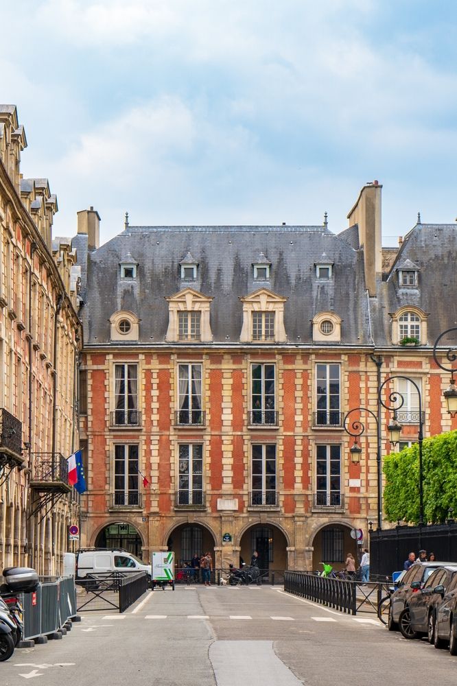 Paris,,France, ,April,24,,2022:,View,Of,The,Facade