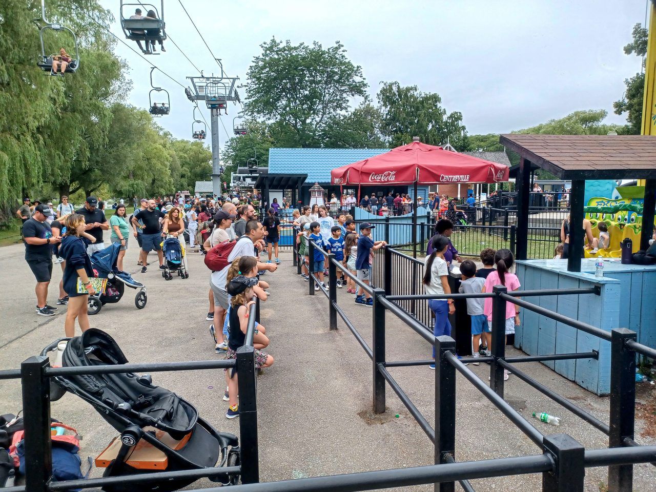 file d'attente parc d'attractions