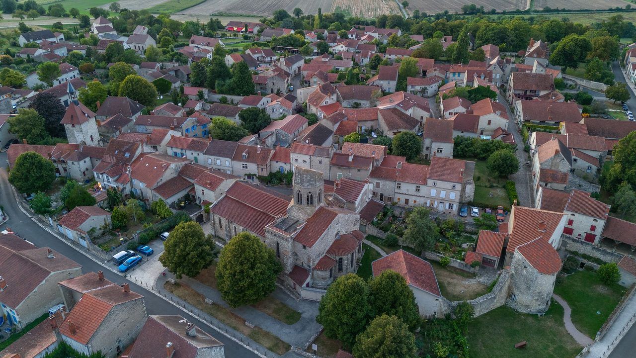 Charroux village médiéval
