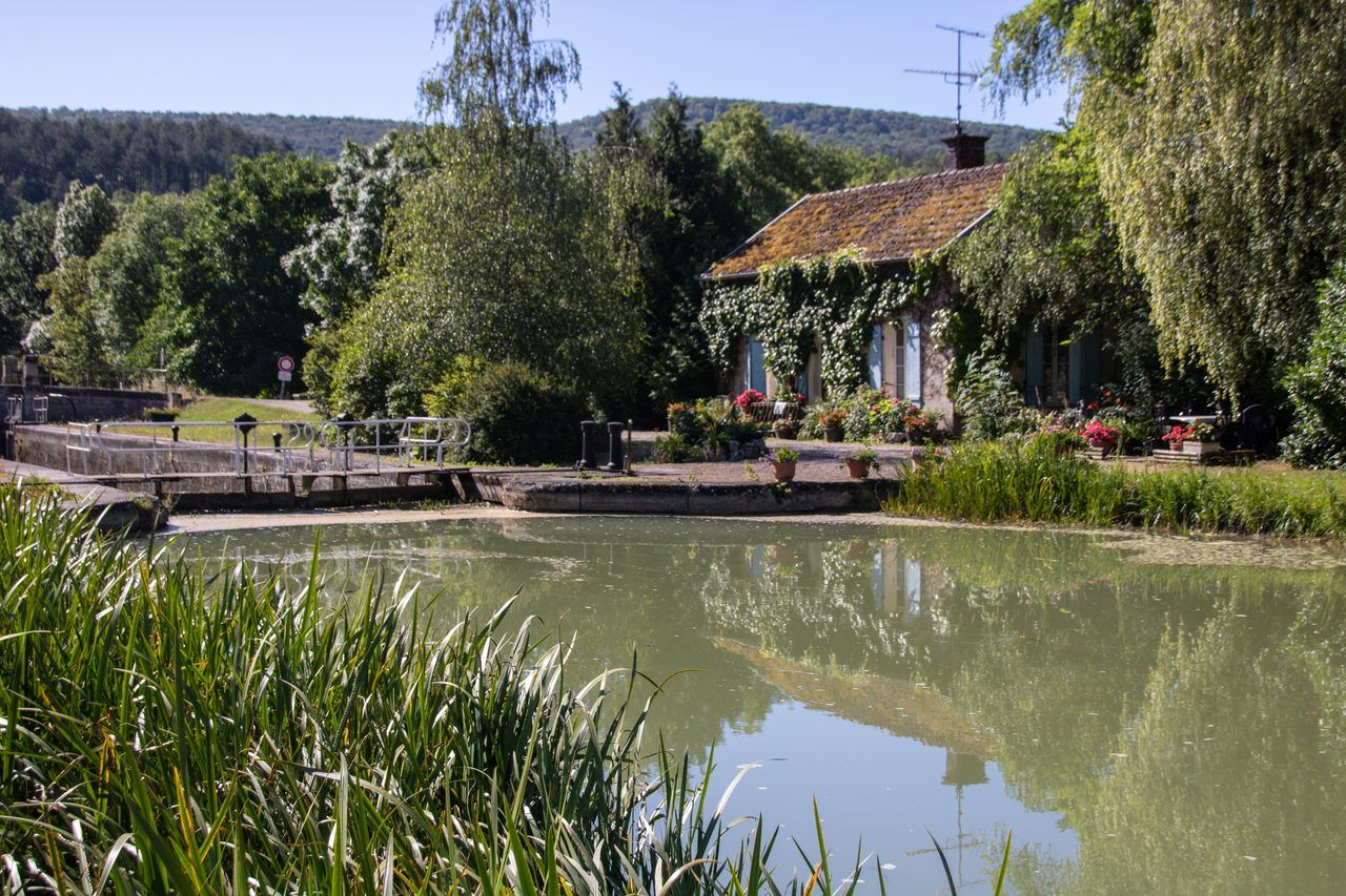 maison éclusière canal