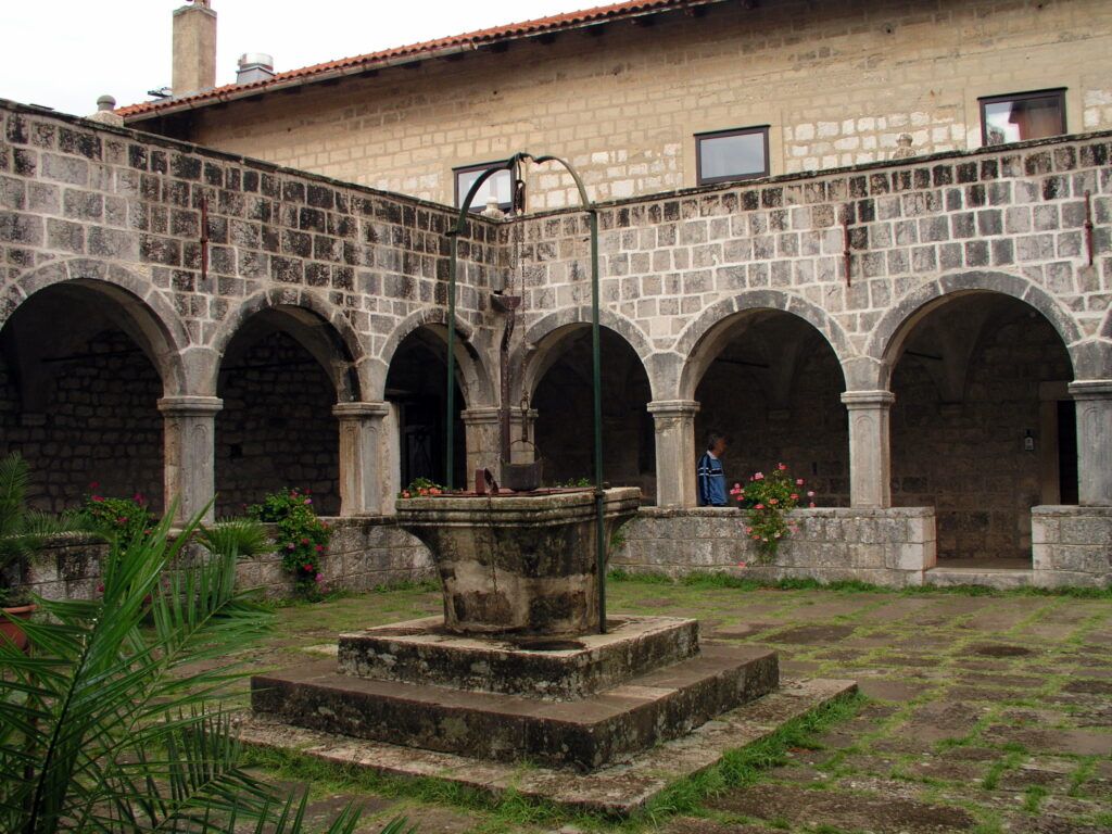 interieur-monastere-kolsjun