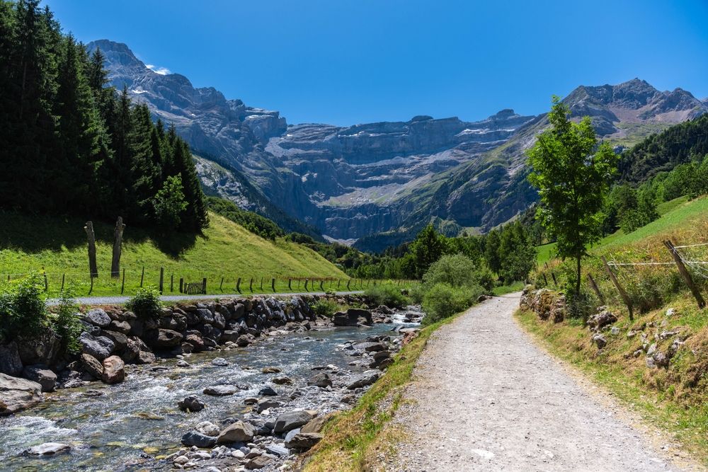 sentier-cirque-de-garvanie