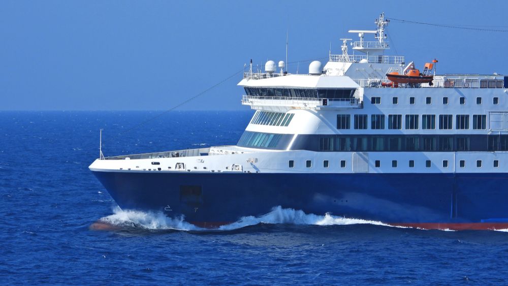 ferry-cyclade