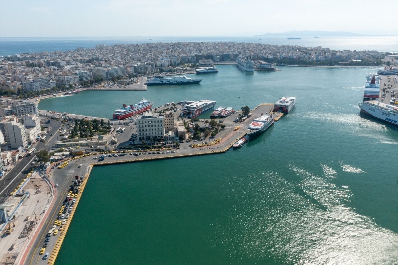 Ferry en las Cícladas: la guía completa para moverse entre las islas (2026)