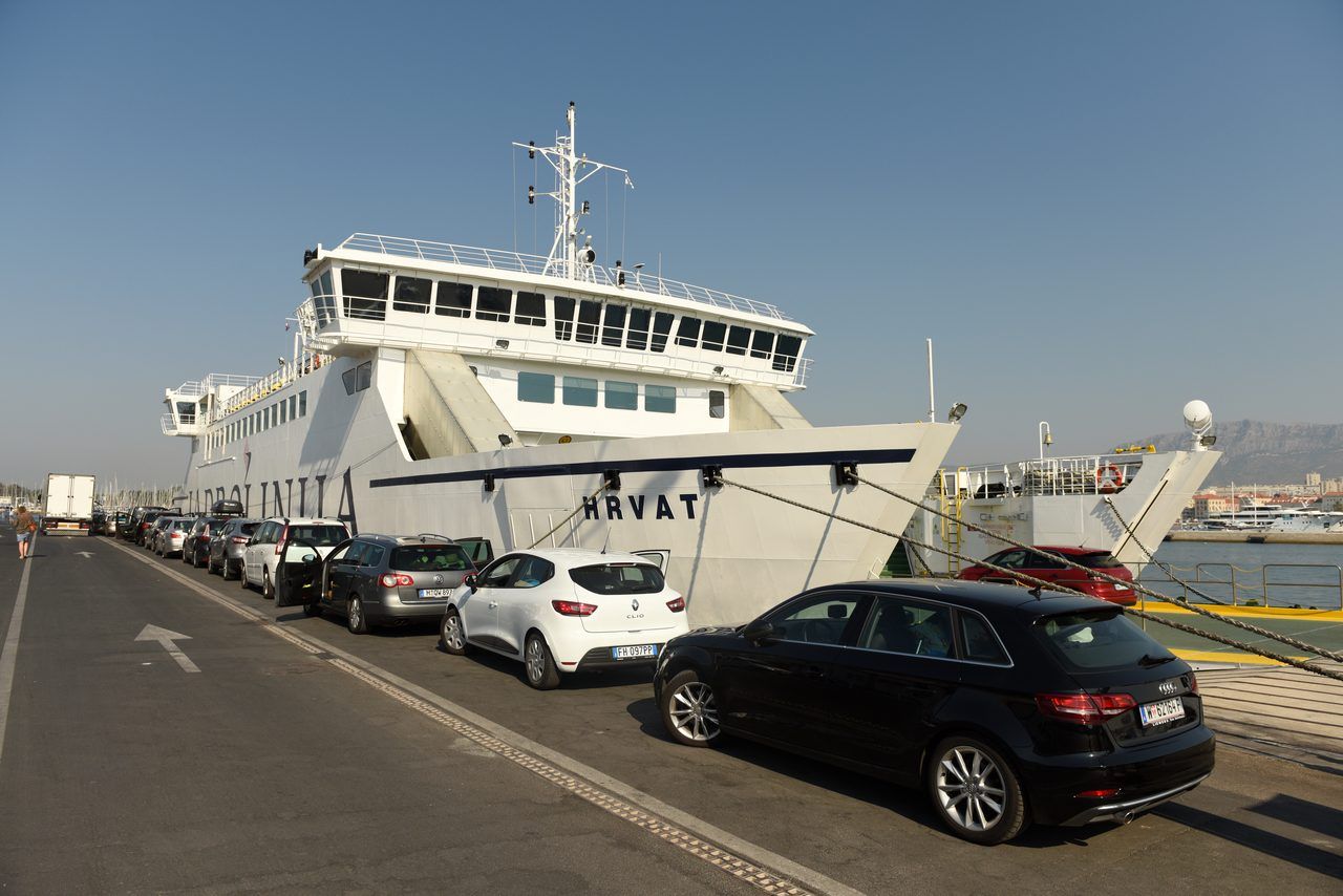 ferry Split Hvar