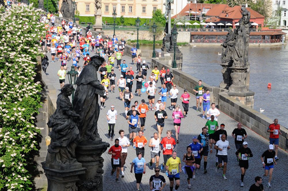 Sneakers, cap, smart competition at the Prague Marathon