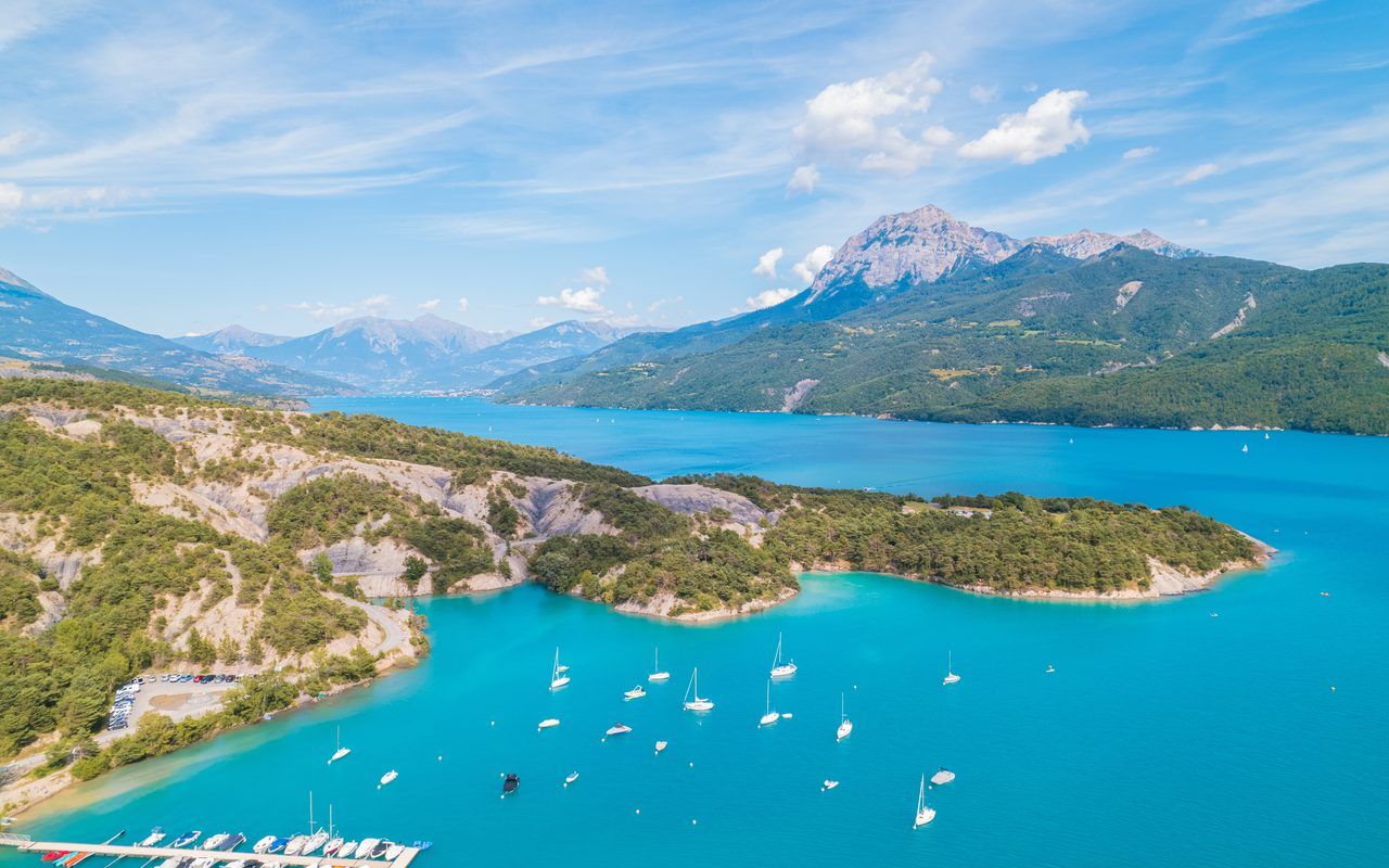 Lac de Serre-Ponçon : guide complet 2026