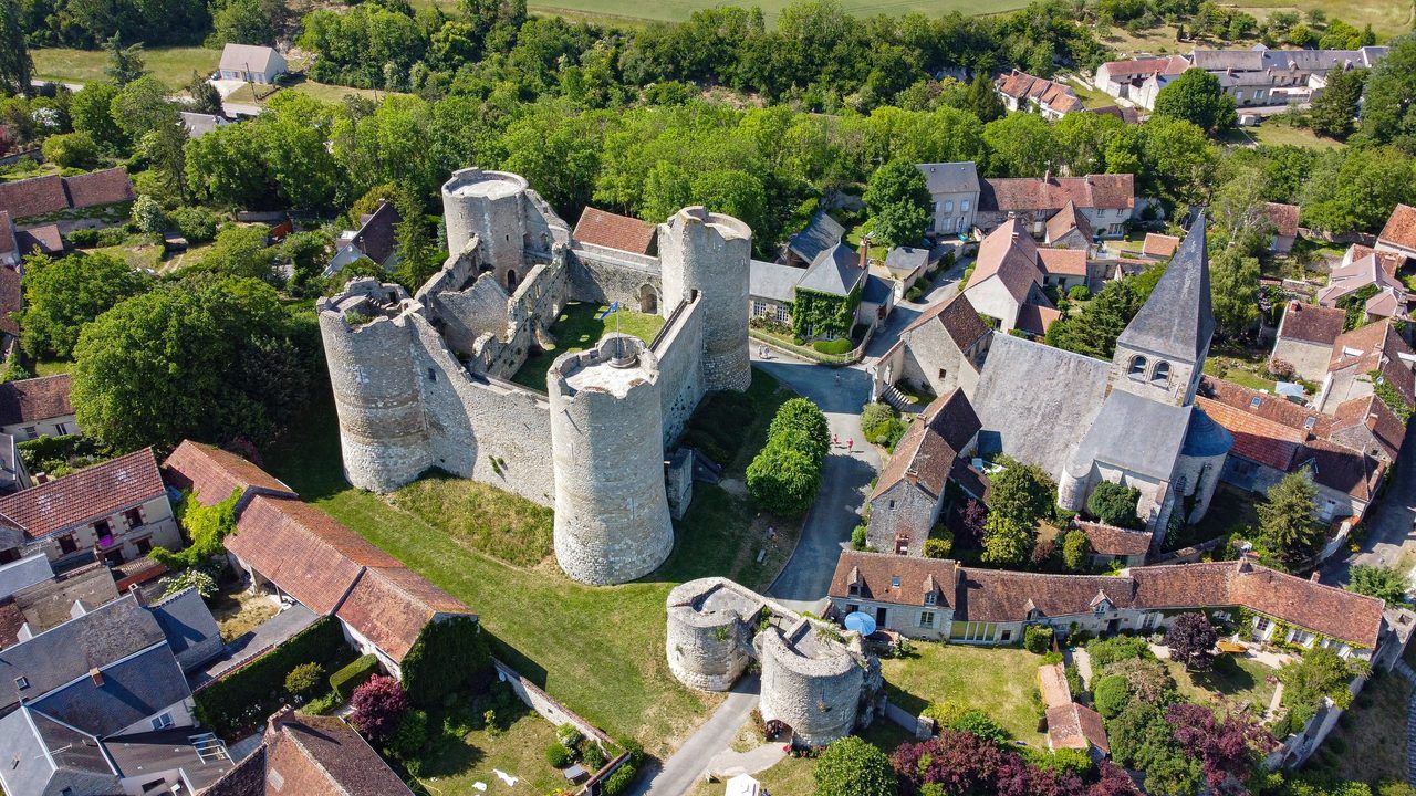 Château de Yèvre-le-Châtel